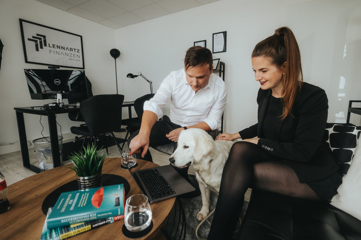 Lennartz Finanzen - Kundenberatung mit Hund